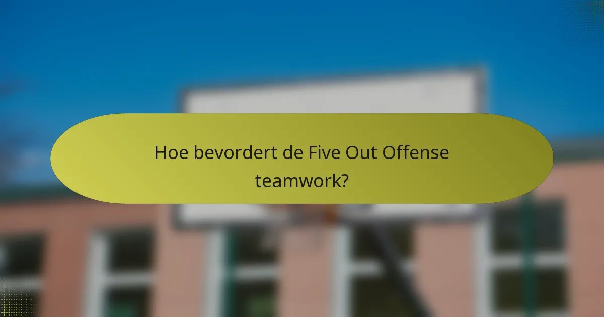 Hoe bevordert de Five Out Offense teamwork?